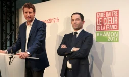 Benoßt Hamon (d) et Yannick Jadot, lors de la derniÚre campagne présidentielle, le 26 février 2017 à Paris