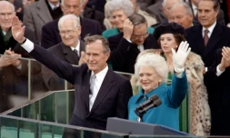 Barbara Bush et son mari, le président George H.W. Bush, le 20 janvier 1989 à Washington