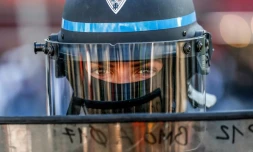 L'enquĂȘte a Ă©tĂ© ouverte pour "outrage Ă personne dĂ©positaire de l'autoritĂ© publique commis en rĂ©union" et confiĂ©e Ă la sĂ»retĂ© territoriale de Paris