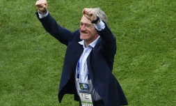 La joie du sélectionneur Didier Deschamps après la qualification des Bleus pour les quarts de finale du Mondial au détriment de l'Argentine, le 30 juin 2018 à Kazan   