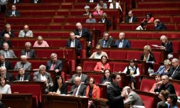 Le gouvernement va demander mardi soir aux députés de prolonger l'état d'urgence, avec une probable extension de six mois comme le réclame une partie de la droite, dans un climat de surenchère politique