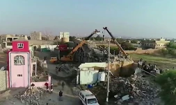 Image tirée d'une vidéo, mise à disposition par le centre médiatique d'Ansarullah le 21 janvier 2022, montrant la destruction d'une prison dans le fief rebelle Houthi de Saada, dans le nord du Yémen, après une attaque aérienne