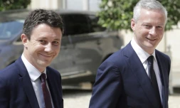 Le ministre de l'Economie Bruno Le Maire (d) et le secrétaire d'Etat auprès du ministre de l'Economie Benjamin Griveaux (g), le 22 juin 2017 à l'Elysée, à Paris