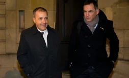 Les deux nouveaux dirigeants de la Corse, Gilles Simeoni (d) et Jean-Guy Talamoni, le 18 janvier 2016 à l'Hôtel Matignon à Paris