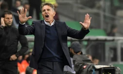 L'entraĂźneur de Saint-Etienne Claude Puel (c) lors de la victoire 1-0 Ă domicile sur Lyon le 6 octobre 2019