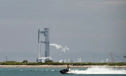 La mégafusée Starship de SpaceX sur son pas de tir, le 24 août 2025 au Texas