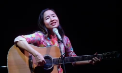 La poop star Mai Khoi lors d'un concert secret à Hanoï organisé par des dissidents vietnamien, le 21 mai 2016