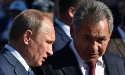 Vladimir Poutin et le ministre de la Défense russe Sergeî Shoïgou à Zhukovsky, proche de outside Moscou le 25 août 2015