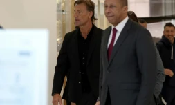 Hervé Renard (G) et le président par intérim de la Fédération française de football (FFF) Philippe Diallo au siÚge de l'instance à Paris le 30 mars 2023