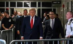 L'ancien président Donald Trump arrive au tribunal de Manhattan, le 15 février 2024 à New York