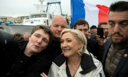Marine Le Pen s'efforce de briser le "front du refus"