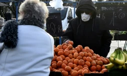 Sur le marché de Crépy-en-Valois, dans l'Oise, avant son évacuation, le 1er mars 2020