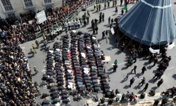 Des Iraniens commémorent la fête chiite de l'Achoura marquant l'anniversaire du martyre de l'imam Hussein, le troisième successeur du prophète, au Grand Bazar de Téhéran le 20 septembre 2018