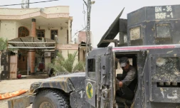 Un véhicule des forces antiterroristes garées à Fallouja pendant une opération pour regagner la ville au groupe EI le 16 juin 2016