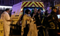 Des personnes blessées lors de l'attaque terroritse au Bataclan le 13 novembre 2015 à Paris