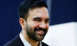 Le candidat démocrate à la mairie de New York Zohran Mamdani quelques heures avant sa victoire, alors qu'il vote à Astoria, dans le Queens, le 4 novembre 2025