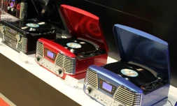 Des tourne-disques présentés le 8 janvier 2016 au salon CES de Las Vegas