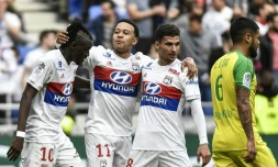 Les attaquants de Lyon Bertrand Traoré (g)  Memphis Depay (c) et Houssem Aouar lors de la victoire de Lyon sur Nantes 2-0 le 28 avril 2018  