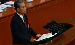 Le président du Comité permanent de l'Assemblée populaire nationale, Zhao Leji, présente son rapport lors de la deuxiÚme session pléniÚre de l'Assemblée nationale populaire (ANP) au Palais du Peuple à Pékin, le 8 mars 2024