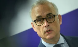 Le procureur de Rennes Frédéric Teillet lors d'une conférence de presse deux jours après la découverte du corps d'un garçon de 11 ans, à Rennes le 26 mai 2026