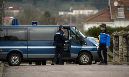 Les gendarmes garés devant la maison de Jonathann Daval le 29 janvier 2018 à Gray-la-Ville