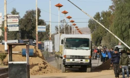 Un premier convoi d'aide humanitaire se prépare à entrer dans la ville rebelle assiégée de Mouadamiyat al-Cham prÚs de Damas, le 17 février 2016