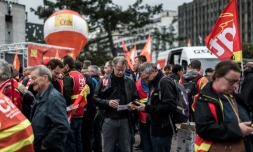 Des cheminots manifestent à Paris le 10 mai 2016