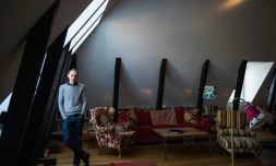 Le journaliste et auteur de best-seller suédois David Lagercrantz dans son appartement à Stockholm, en Suède, le 21 mars 2017