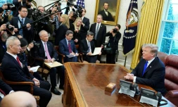 Le président américain Donald Trump rencontre le négociateur en chef chinois Liu He dans le Bureau Ovale, le 22 février 2019 à la Maison Blanche, à Washington