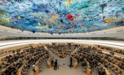 Vue générale de la Salle des droits humains et de l'alliance des civilisations, au plafond peint par l'Espagnol Miquel Barcelo, lors de l'ouverture du 53e Conseil des droits de l'Homme de l'ONU, le 19 juin 2023 à GenÚve