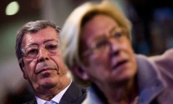 Les époux Balkany lors d'un meeting de LR à Rueil Malmaison dans les Hauts-de-Seine, le 3 décembre 2015