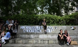 Favoris des sondages, le Rassemblement national et le Nouveau Front populaire poussent pour une recomposition, encore incertaine, du paysage politique en France