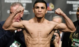 Le Français Nordine Oubaali, lors de la pesée officielle, avant son combat contre l'Américain Rau'shee Warren pour le titre vacant de champion du monde des poids coqs, le 18 janvier 2019 à la MSGM Garden Arena à Las Vegas