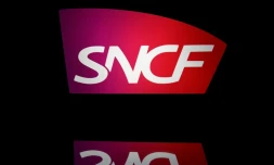 Le logo de la SNCF pris en photo sur une tablette le 19 avril 2018 Ă Paris