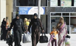 Photo d'archives du 5 juillet 2017 de réfugiés syriens ayant fui le secteur de Raqa sous contrôle de l'Etat islamique avec leurs familles