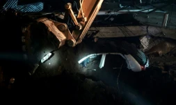 Les secouristes cherchent des survivants après un glissement de terrain à Alausi, en Equateur, le 28 mars 2023
