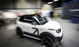 Une voiture électrique sans permis dans l'usine Ligier de Boufféré, dans l'ouest de la France, le 11 avril 2023