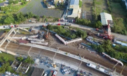 Vue générale du train qui a déraillé à Yilan (Taïwan), au lendemain de l'accident, le 22 octobre 2018