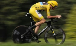 Le maillot jaune du Tour de France Christopher Froome lors du contre-la-montre à MégÚve, le 21 juillet 2016