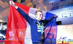 Léon Marchand médaillé d'or sur 400 m quatre nages aux Mondiaux de Budapest, le 18 juin 2022 