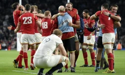 Les joueurs gallois explosent de joie à l'issue de la victoire sur l'Angleterre en Coupe du monde de rugby, le 26 septembre 2015 à Twickenham