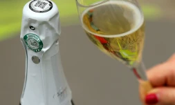 Pendant la crise sanitairtes, des maisons de champagne ont lancé des dégustations connectées pour rester en contact avec leur client 