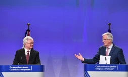Le ministre britannique chargé du Brexit David Davis et le négociateur en chef de l'UE Michel Barnier à Bruxelles, le 19 mars 2018