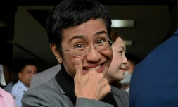 La journaliste et prix Nobel de la paix philippine Maria Ressa quitte le tribunal de Pasig, dans le centre de Manille, aprĂšs son acquittement le 12 septembre 2023