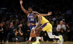 LeBron James, des Oos Angeles Lakers, contre les Philadelphia 76ers en NBA le 3 mars 2020 au Staples Center de Los Angeles