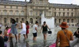 Canicule: il faut "impérativement adapter" Paris et nos villes