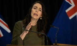 La Première ministre néo-zélandaise Jacinda Ardern annonce le report des élections, le 17 août 2020