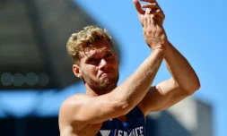 Kevin Mayer, dépité, à l'issue du saut en longueur, aux Championnats d'Europe d'athlétisme, à Berlin, le 7 août 2018