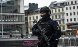 Un policier en patrouille, le 8 avril 2017 à Stockholm