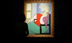 Le tableau "Femme assise prĂšs d'une fenĂȘtre (Marie-ThĂ©rĂšse)" de Picasso, chez Christie's Ă New York, le 7 mai
